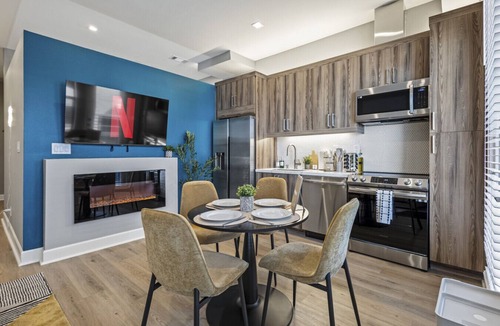 Cedars Apartment | Trendy 1BR w/10ft Ceilings+FREE Parking+ Pets OK