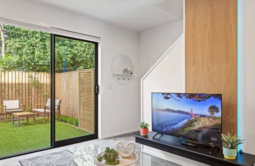 Mount Albert Apartment | Trendy 2 Bed Accommodation