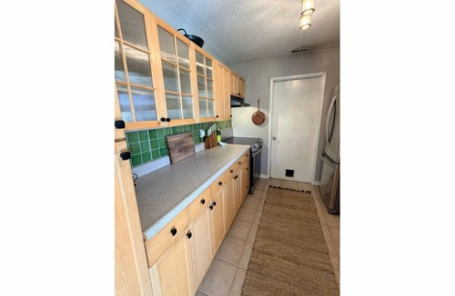 Centennial House | Trendy 2 Bedroom Bungalow in Rockwood