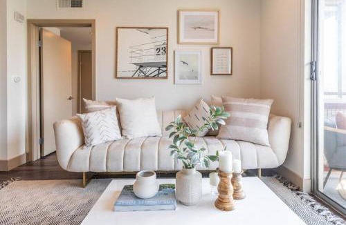 Wilshire Montana Apartment | Trendy 2BD 2BTH Apt steps from Downtown Santa Monica!