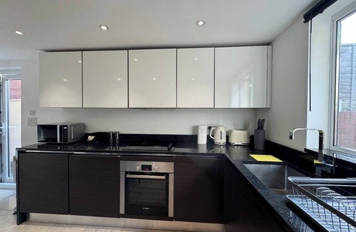 London Borough of Croydon Apartment | Trendy 2BR 2BA Flat in Crystal Palace