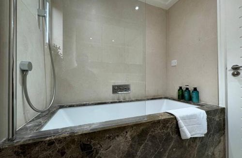 London Borough of Croydon Apartment | Trendy 2BR 2BA Flat in Crystal Palace