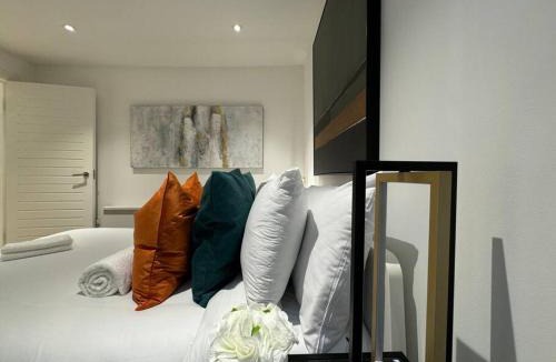 London Borough of Croydon Apartment | Trendy 2BR 2BA Flat in Crystal Palace