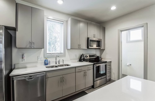 Maxwell Condo | Trendy 3 BDR for 8, Heart of Nash! Near 5 Points