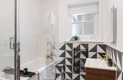 Homerton Apartment | Trendy 3-Bedroom Hackney Pad