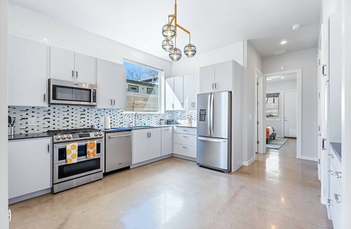 South Manchaca House | Trendy 3 bedroom in South Austin! Pet Friendly!