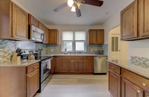 Earlewood House | Trendy 3BR Bungalow | Mins to ZOO, USC & Ft Jacksn