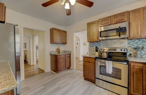 Earlewood House | Trendy 3BR Bungalow | Mins to ZOO, USC & Ft Jacksn