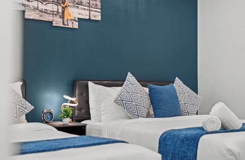 Cedars House | Trendy 3BR I Free Parking I Workspace