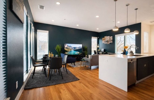 Cedars House | Trendy 3BR I Parking I Workspace