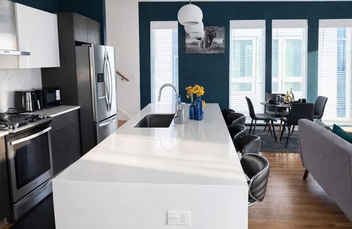 Cedars House | Trendy 3BR I Parking I Workspace