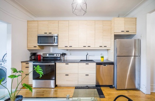 Sainte-Marie Apartment | Trendy 4 BR Home Ideal for Student Groups