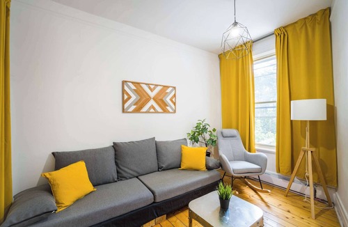 Sainte-Marie Apartment | Trendy 4 BR Home Ideal for Student Groups