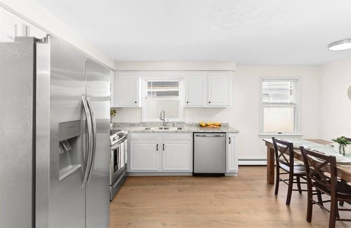 Manchester Apartment | Trendy and clean apartment!