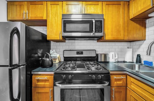 Hyde Park Apartment | Trendy and Comfortable Stay in Hyde Park