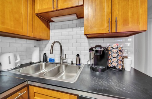 Hyde Park Apartment | Trendy and Comfortable Stay in Hyde Park