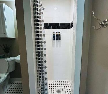 South Central Houston Apartment | Trendy and modern apartment at rice village