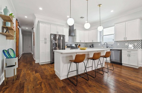 Treme House | Trendy Art Filled MidCity Oasis w/HeatedPool+ PKG