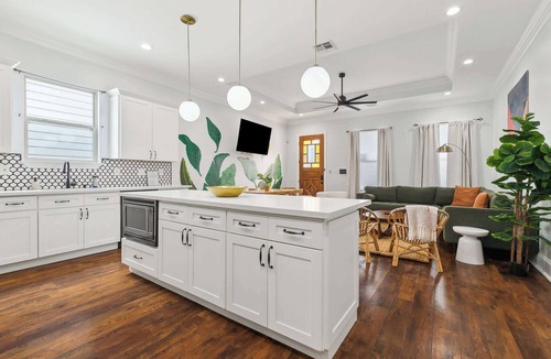 Treme House | Trendy Art Filled MidCity Oasis w/HeatedPool+ PKG