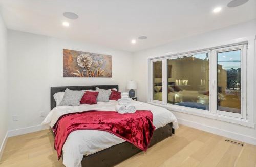 Bridgeland House | Trendy Bridgeland, Fireplace, King Beds, AC