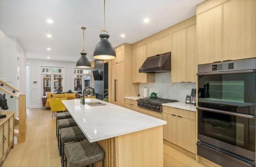 Bridgeland House | Trendy Bridgeland, Fireplace, King Beds, AC