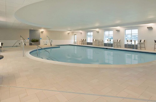 Rosemont House | Trendy & Comfortable King Suite! Pool, Gym, Bar