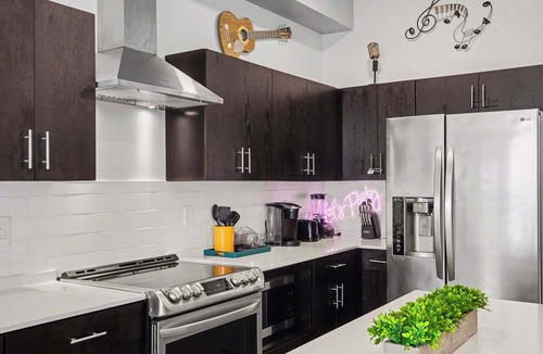 Edgehill Condo | Trendy Condo for 4 w/Shared Pool, Near The Gulch!