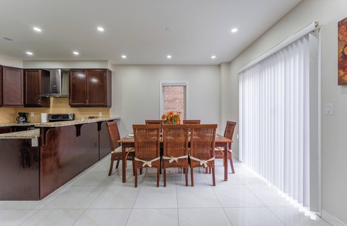 Mount Pleasant House | Trendy & Cozy ~ 5BR, 4.5WR Detached Spacious House