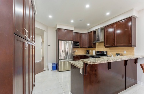 Mount Pleasant House | Trendy & Cozy ~ 5BR, 4.5WR Detached Spacious House