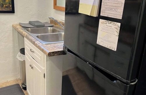 Willmar Apartment | Trendy Craftsman’s Studio! Firepit- laundry