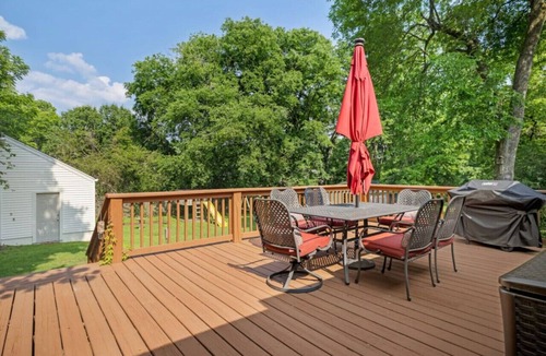 Inglewood House | Trendy East Nashville Home | Huge Fenced Yard & Deck | 4 Free Parking Spots