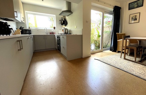 Easton House | Trendy Easton Escape with Parking