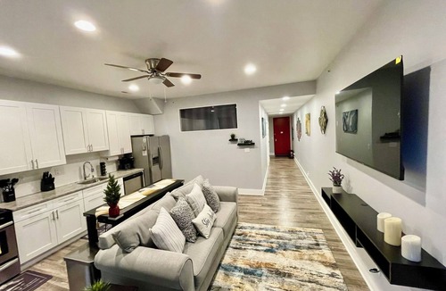 New Castle Apartment | Trendy Fishtown Apartment
