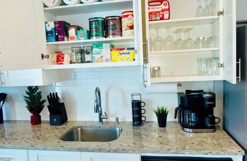 New Castle Apartment | Trendy Fishtown Apartment