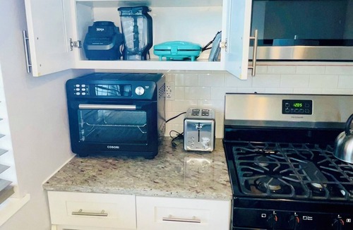 New Castle Apartment | Trendy Fishtown Apartment