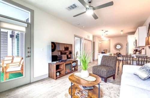Downtown San Antonio Apartment | Trendy Hidden Gem Apt w/free Parking Pets allowed