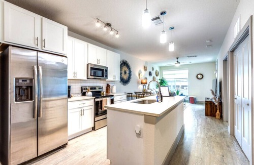 Downtown San Antonio Apartment | Trendy Hidden Gem Apt w/free Parking Pets allowed