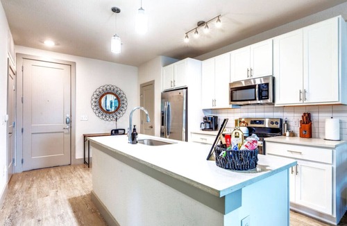Downtown San Antonio Apartment | Trendy Hidden Gem Apt w/free Parking Pets allowed