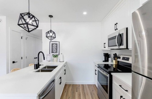 Winnipeg House | *Trendy Home | Free Parking | 7 min to Downtown*