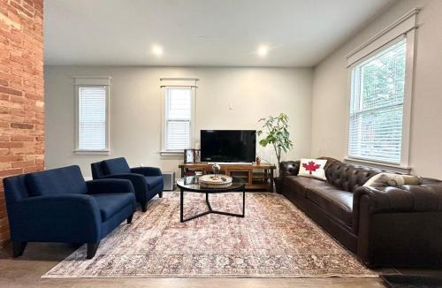 Walkerville House | Trendy Home Spacious Backyard Historic Walkerville