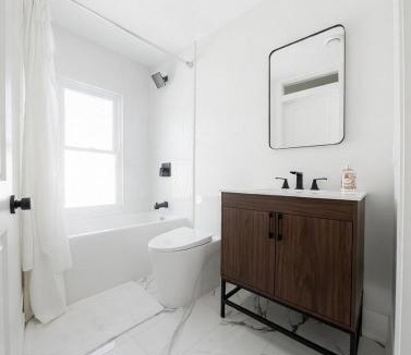 Walkerville House | Trendy Home Spacious Backyard Historic Walkerville