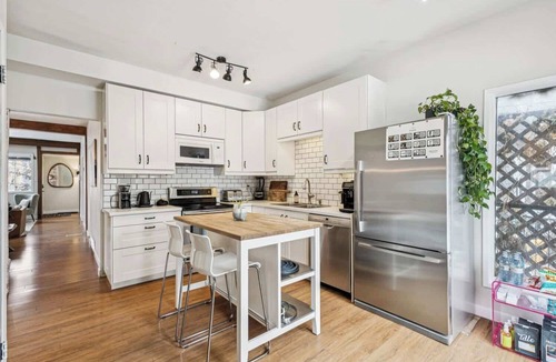 Sunnyside House | Trendy Kensington | Espresso Maker| Garage| AC