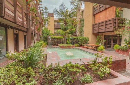 Koreatown Apartment | Trendy Koreatown Condo