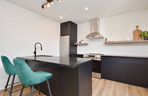 Barrie Apartment | Trendy Lake View Suite Downtown