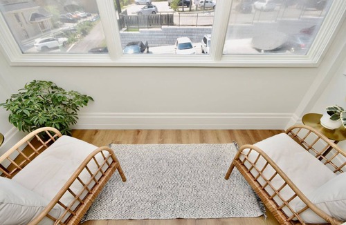 Barrie Apartment | Trendy Lake View Suite Downtown