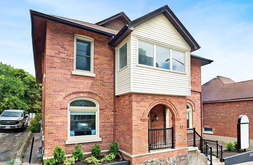 Barrie Apartment | Trendy Lake View Suite Downtown
