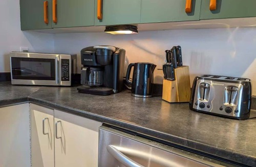 Vieux-Limoilou Apartment | Trendy Limoilou 9 guests 2BR AC 2 parking
