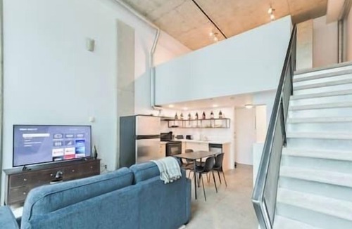 East Village Apartment | Trendy Loft | Downtown | UG Park | Sofa Bed