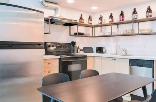 East Village Apartment | Trendy Loft | Downtown | UG Park | Sofa Bed