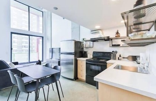 East Village Apartment | Trendy Loft | Downtown | UG Park | Sofa Bed